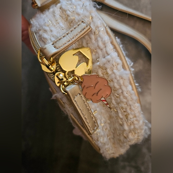 Disney Woven Crossbody purse - Picture 4 of 6